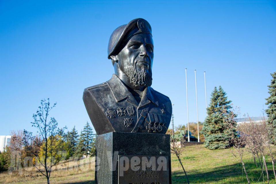 В девятую годовщину гибели: донецкая молодежь почтила память Героя ДНР Арсена Павлова