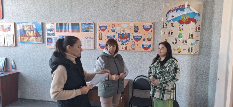 16 октября депутат Старобешевского муниципального совета ДНР Партии «ЕДИНАЯ РОССИЯ» Наталья Бучинская провела встречу с трудовым коллективом Муниципального бюджетного учреждения «Александровский сельский дом культуры»