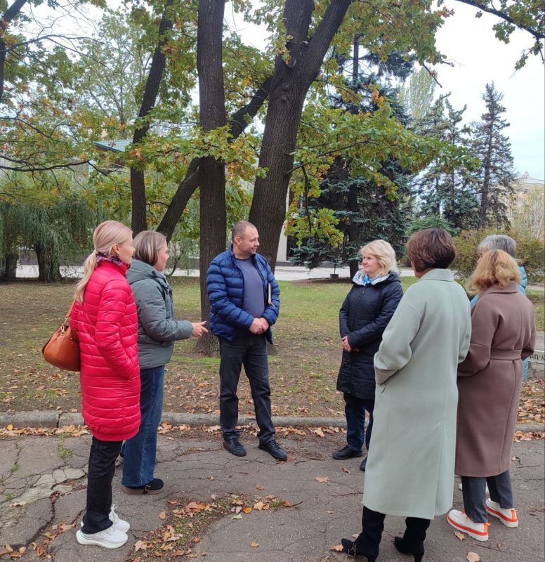 По поручению Главы ДНР Дениса Пушилина в Ворошиловском внутригордском районе продолжаются встречи с населением