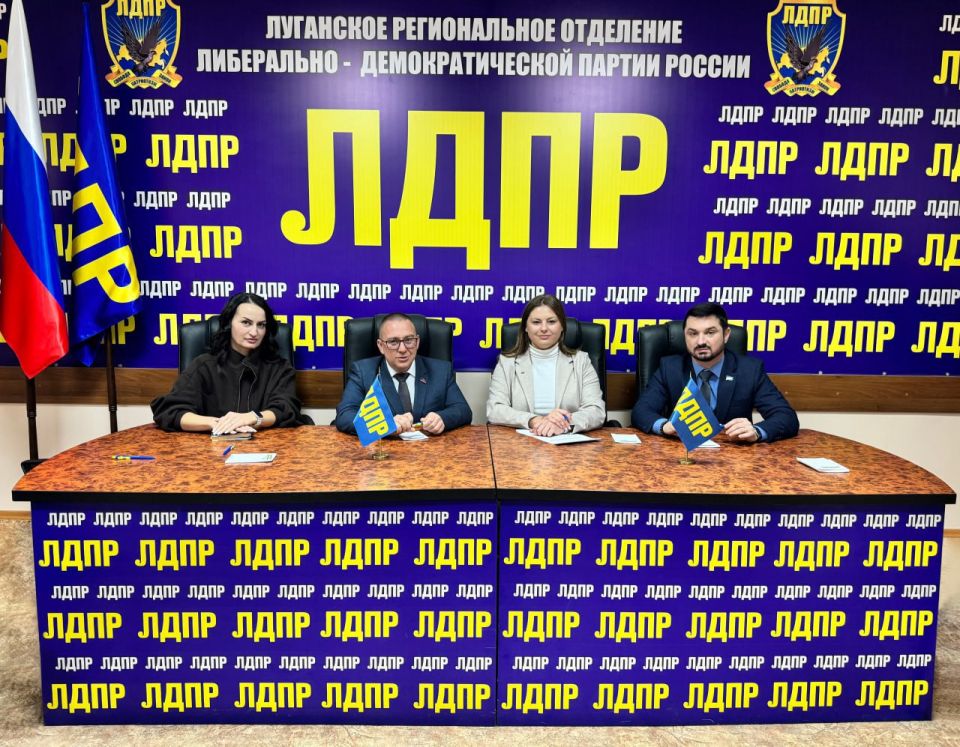 Андрей Крамар: Ведем работу с максимальным охватом: накануне десант Донецкого регионального отделения ЛДПР высадился в Луганске