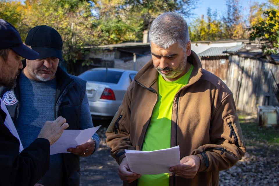 Заместитель Председателя Народного Совета ДНР Алексей Дорофеев провел сход граждан с жителями улицы Куприна в Донецке