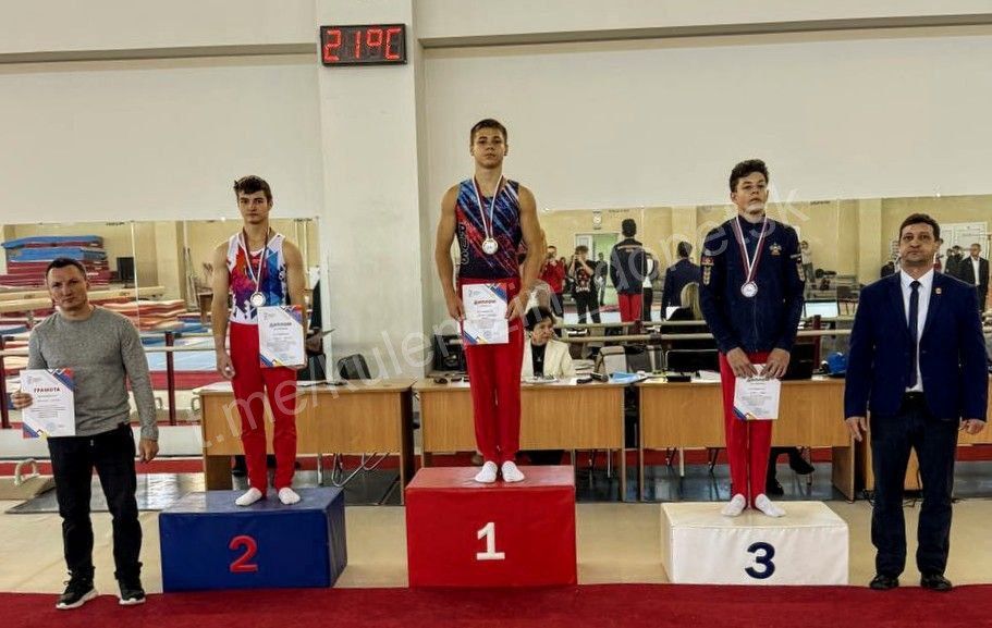 В Краснодаре на Первенстве Южного и Северо-Кавказского федеральных округов по спортивной гимнастике донецкие гимнасты спортивных школ № 9 и № 12 завоевали 12 медалей