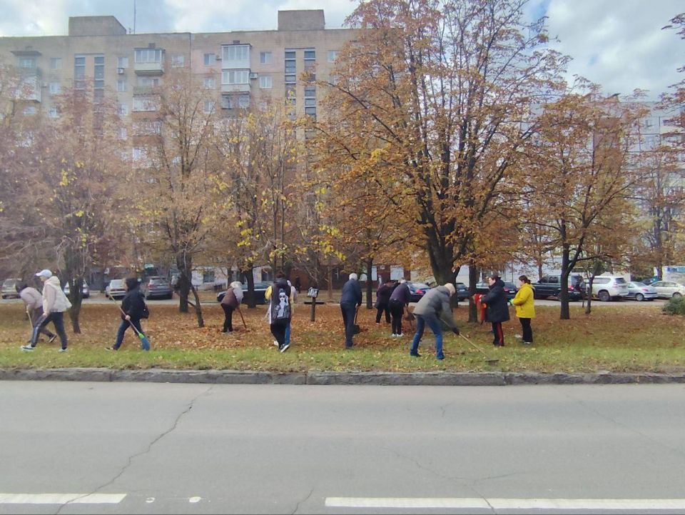 Елена Рязанцева: Сотрудники учреждений образования и культуры приняли активное участие в субботнике