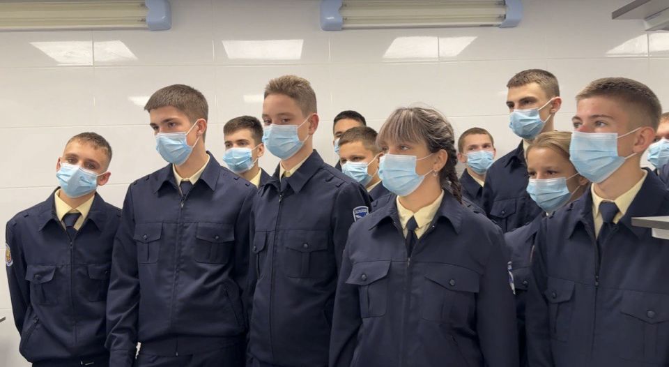 Следователи-криминалисты провели экскурсию в лаборатории СЭЦ