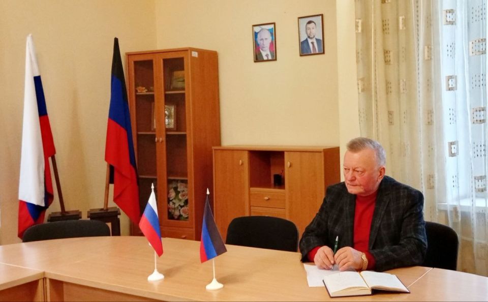 Наталья Бегуненко: Сегодня, 20 октября, заместитель руководителя Управы Петровского внутригородского района Администрации городского округа Донецк Сергей Чуб провел рабочее совещание с сотрудниками Управы района и...