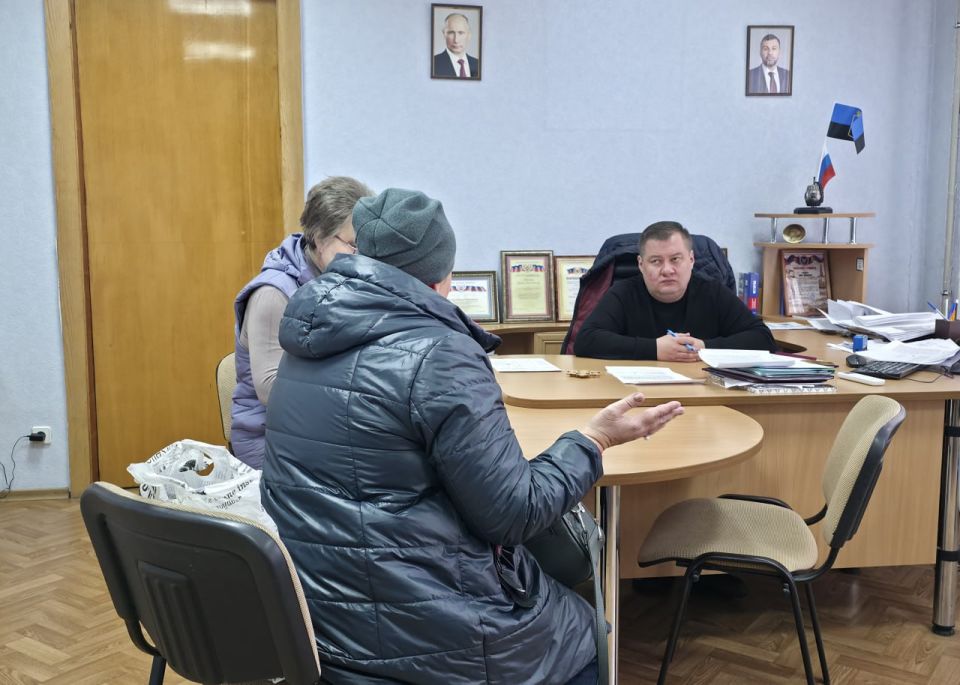 В понедельник, 20 октября, руководитель Управы Куйбышевского внутригородского района Иван Адамец провел плановый прием граждан