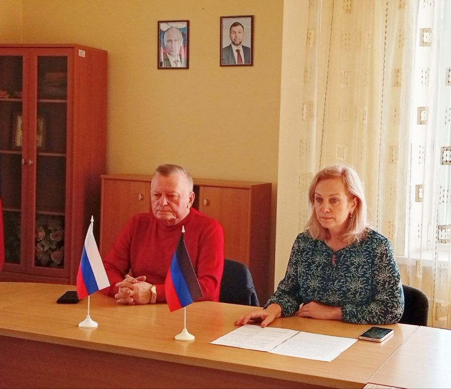 Наталья Бегуненко: Сегодня, 22 октября, руководитель Управы Петровского внутригородского района Администрации городского округа Донецк Бегуненко Наталья провела еженедельное аппаратное совещание