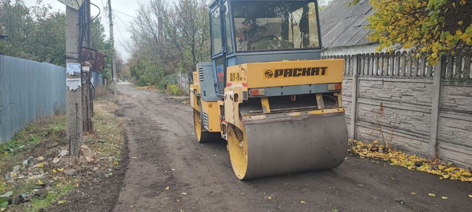 Валентин Левченко: Силами МУП АГОД "ДРСУ" выполнена плановая отсыпка твёрдыми материалами аварийного участка улицы Радужной в микрорайоне "Гладковка"