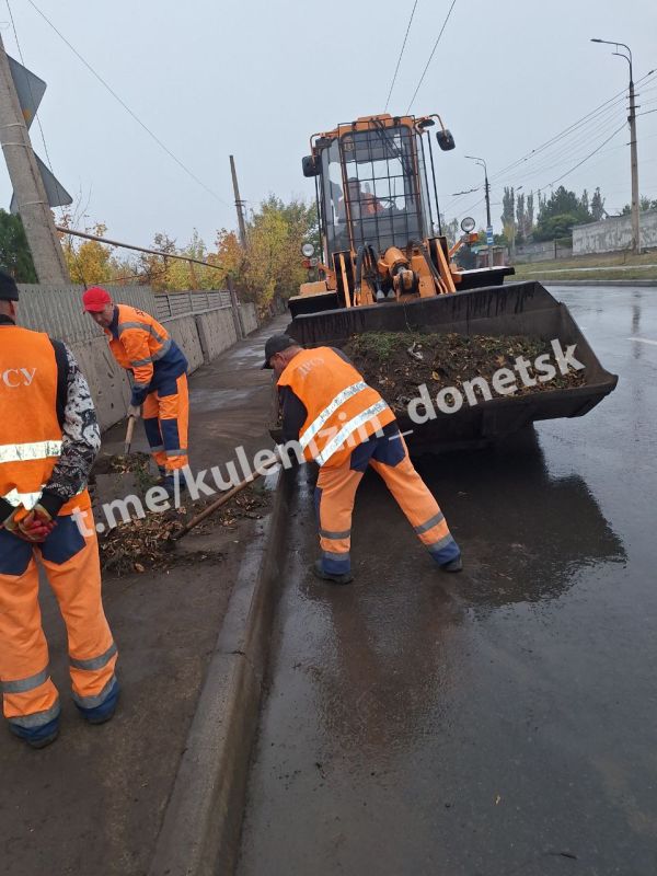 Алексей Кулемзин: Согласно поставленной Главой ДНР Денисом Пушилиным задачей, продолжаем следить за чистотой и порядком на обочинах В Донецке