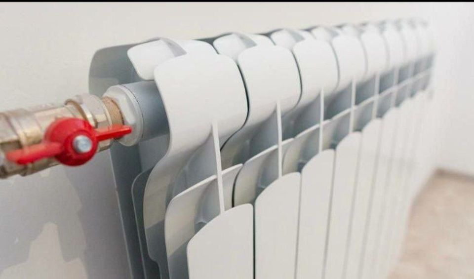 Валентин Левченко: Из-за порывов на внутридомовых сетях отопления, временно отключена подача тепла в дома: