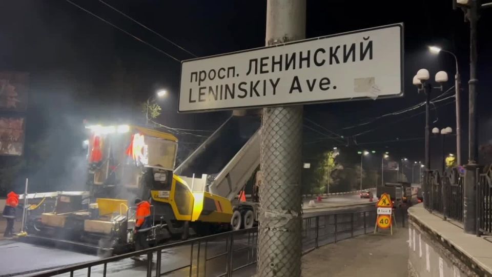 Александр Бондаренко: Проверил ход работ по восстановлению Ленинского проспекта