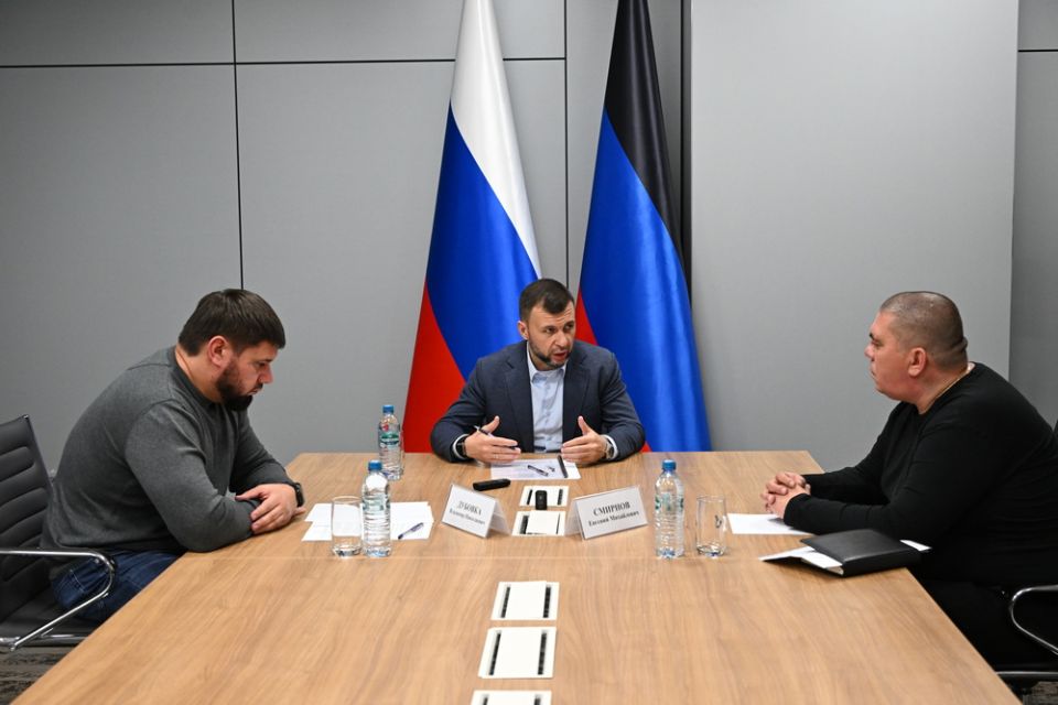 Денис Пушилин утвердил Евгения Смирнова в должности нового директора Единого фонда по управлению МКД