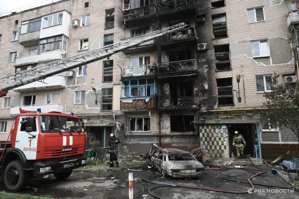 В Донецке из-за попадания БПЛА загорелись четыре квартиры