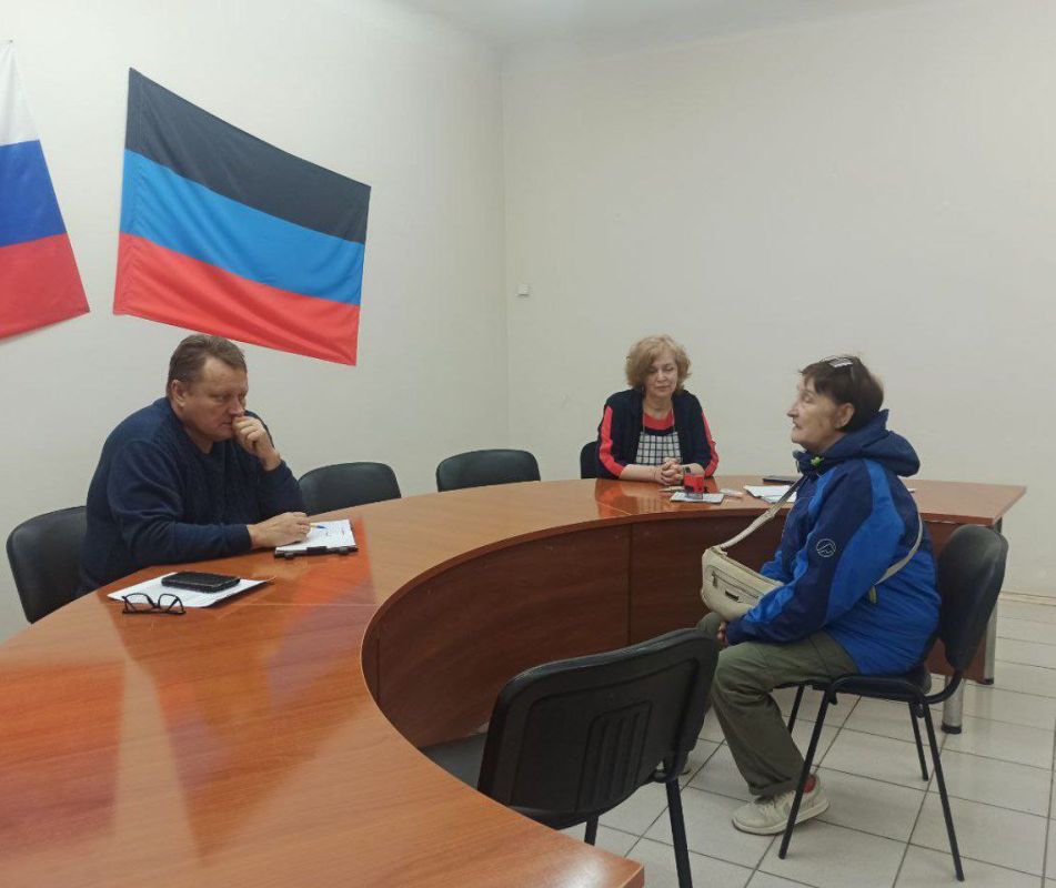 Валентин Левченко: Сегодня ко мне на прием обратились жители района, которых интересовали вопросы благоустройства многоквартирного жилого фонда, а имено: