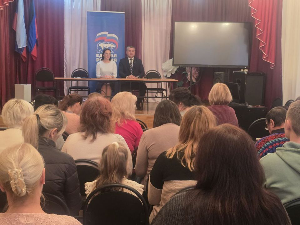 Встречи с трудовыми коллективами в Ленинском районе города Донецка продолжаются