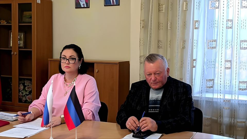 Наталья Бегуненко: Сегодня, 27 октября, заместитель руководителя Управы Петровского внутригородского района Администрации городского округа Донецк Сергей Чуб провел рабочее совещание, в котором приняли участие управляющий...