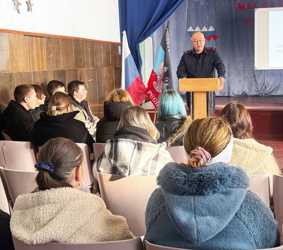 Сотрудник СК провел лекцию со студентами