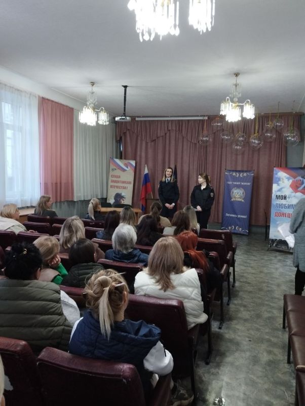 Полицейские ведут профилактическую работу со школьниками и их родителями