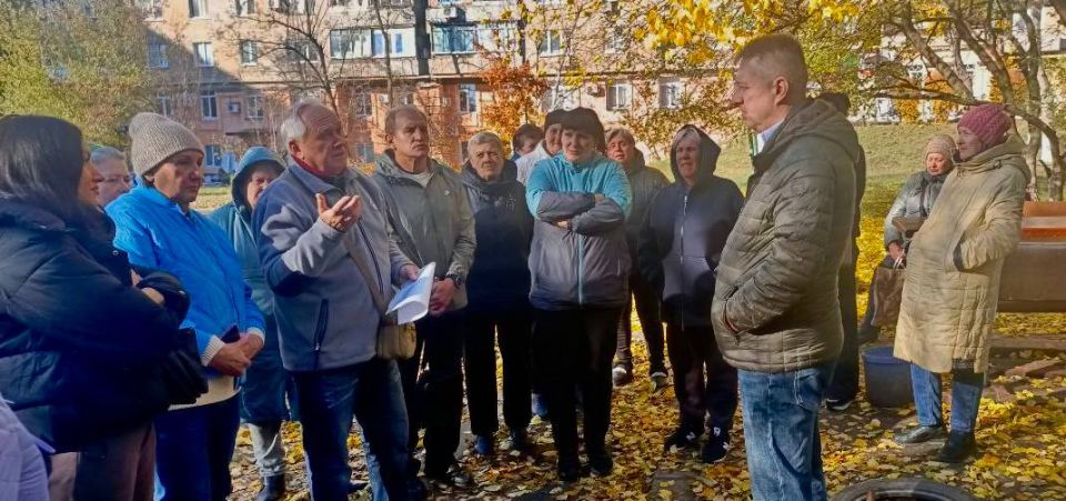 Михаил Меренков: В рамках проекта «Управдом» заместитель руководителя Управы Буденновского внутригородского района Геннадий Хоменок провел встречу с жителями района с участием старших по домам