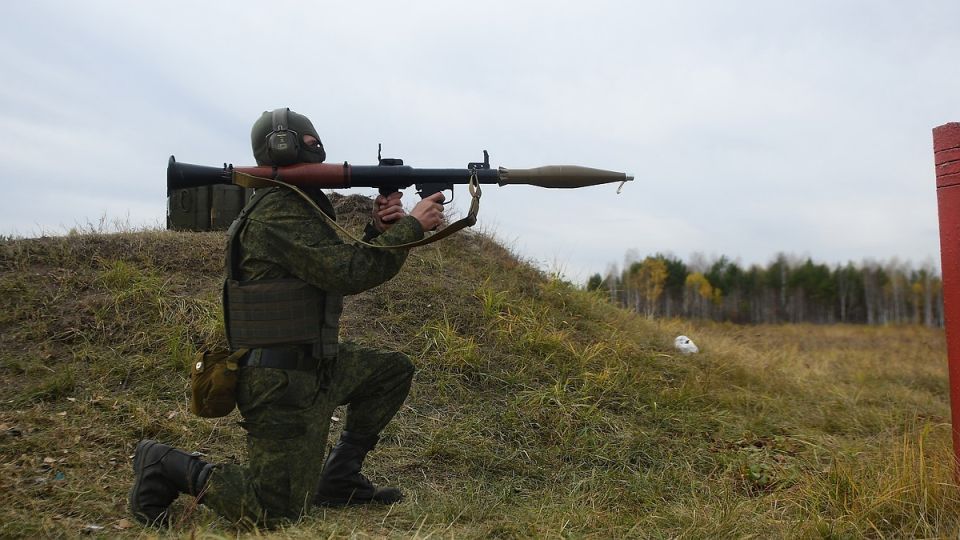 МО рассказало о ходе уничтожения окружённых у ж/д вокзала в Красноармейске ВСУ