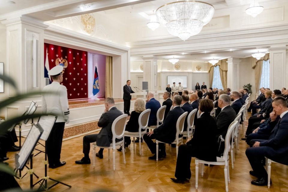 Андрей Никитин наградил транспортников ко Дню народного единства