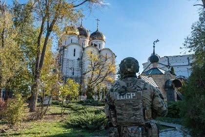 Росгвардия помогла доставить гумпомощь в Свято-Никольский монастырь в ДНР