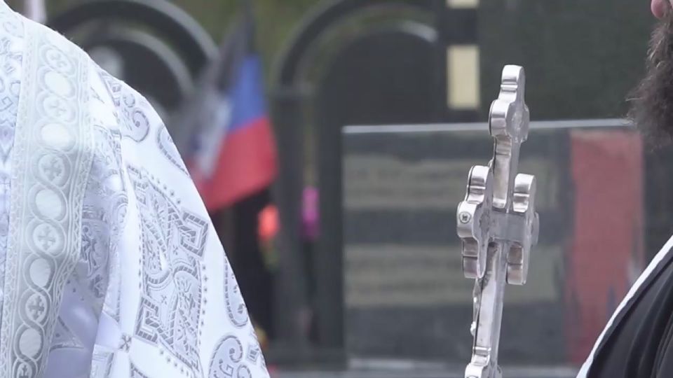 Глава ДНР о важном: По поручению Владимира Владимировича Путина на средства, выделенные из Резервного фонда Президента Российской Федерации, открыли в столице ДНР военно-мемориальный комплекс на Аллее Героев кладбища...