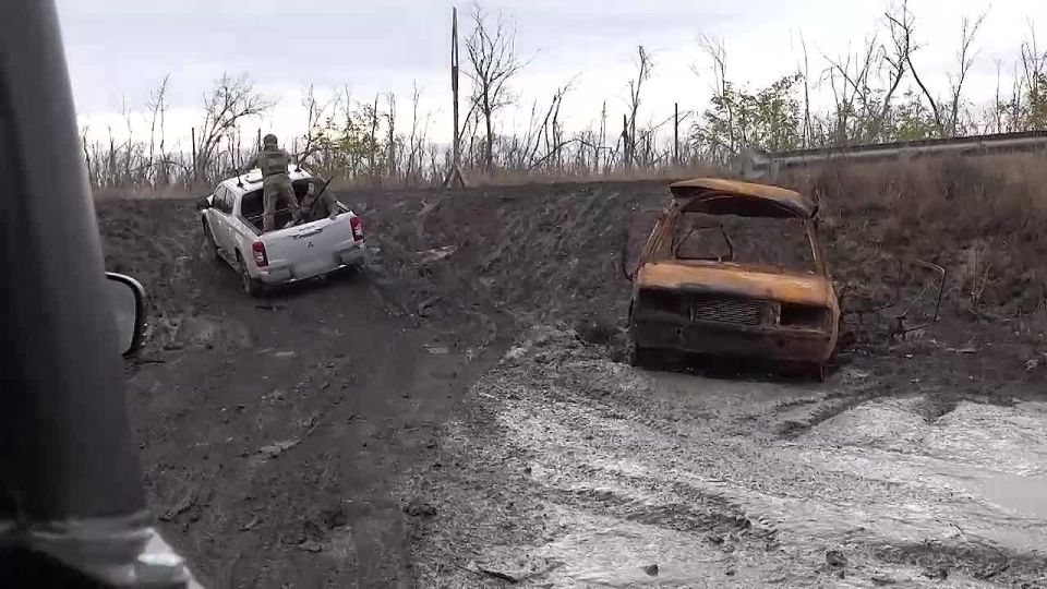 Сергей Кириенко и Денис Пушилин посетили командные пункты 5-й отдельной мотострелковой бригады имени Захарченко и наградили бойцов