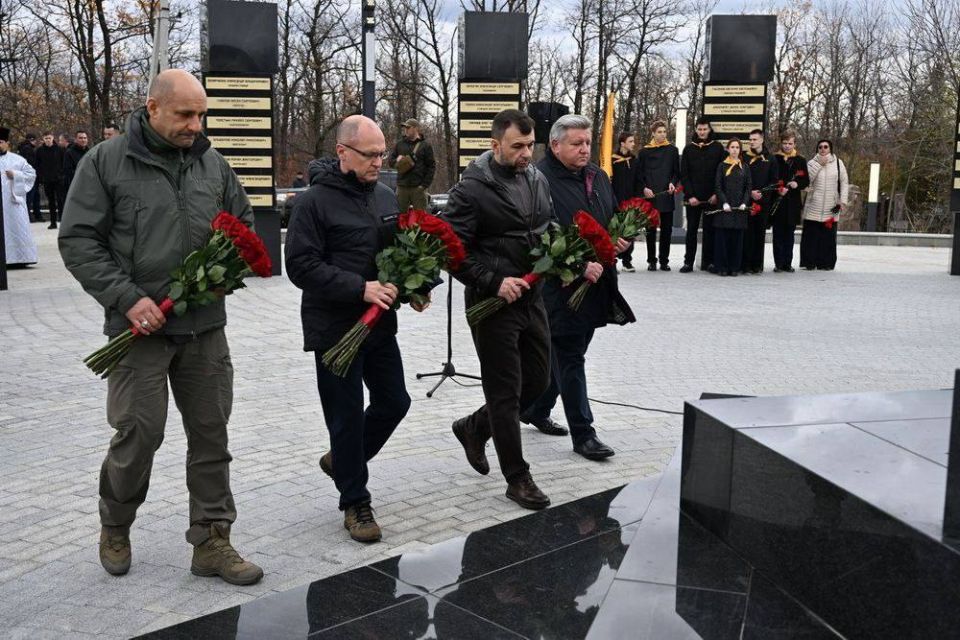 В Донецке открыли военно-мемориальный комплекс