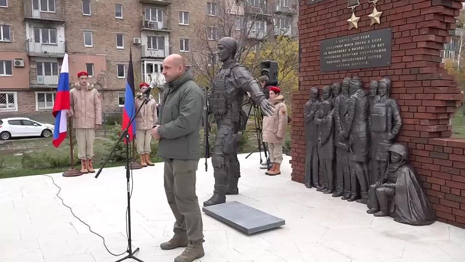 В Волновахе открыли памятник Герою России и Донецкой Народной Республики Владимиру Жоге