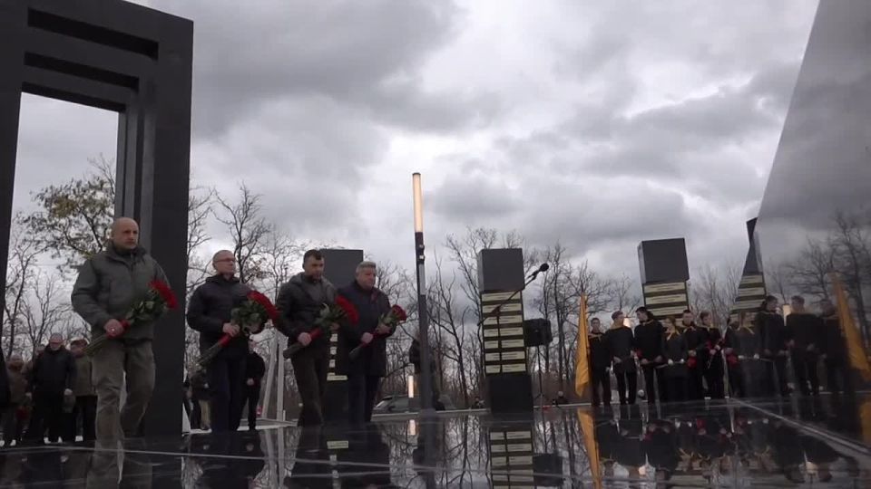 Артём Жога: Донецкое море. Вместе с Сергеем Владиленовичем Кириенко и Денисом Пушилиным открыли мемориал на военном кладбище "Донецкое море"