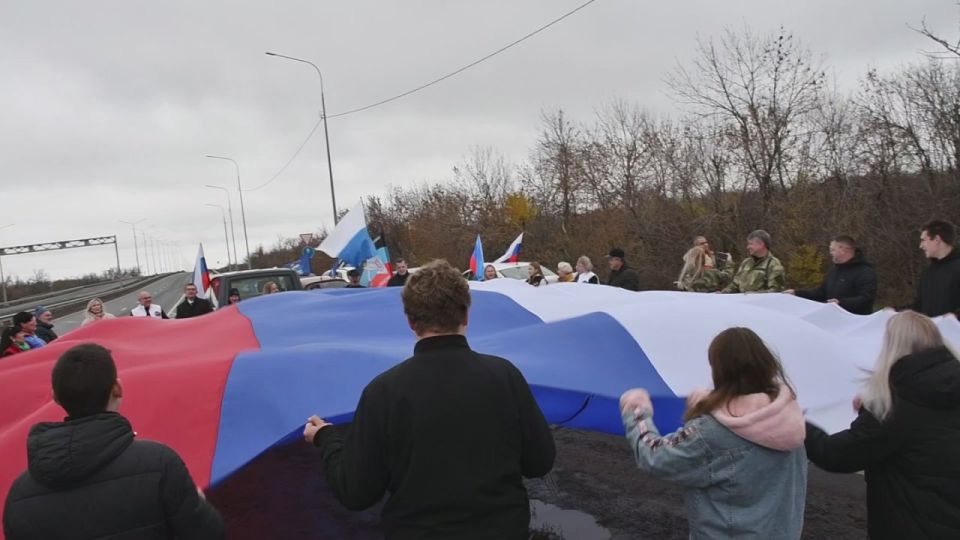 Единая Россия объединяет: автопробег Брянка – Дебальцево в День народного единства