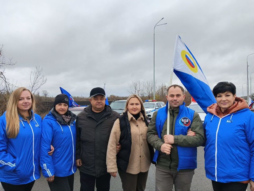 Дебальцево и Брянка объединились в автопробеге ко Дню народного единства