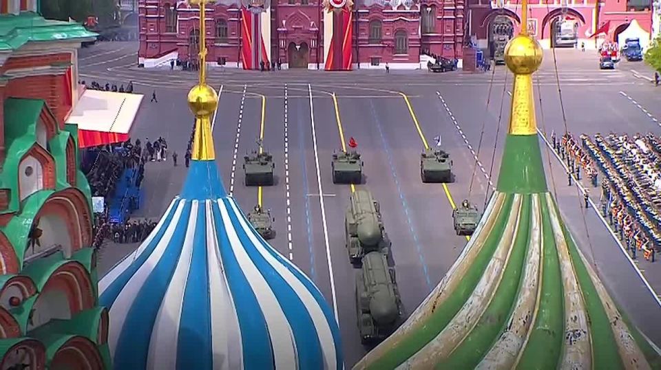 КОСМОНАВТЫ ПОЗДРАВЛЯЮТ:. С Днём народного единства! Космонавты Роскосмоса Сергей Рыжиков, Алексей Зубрицкий и Олег Платонов поздравляют россиян с борта Международного космической станции: Это праздник тех, кто искренне...