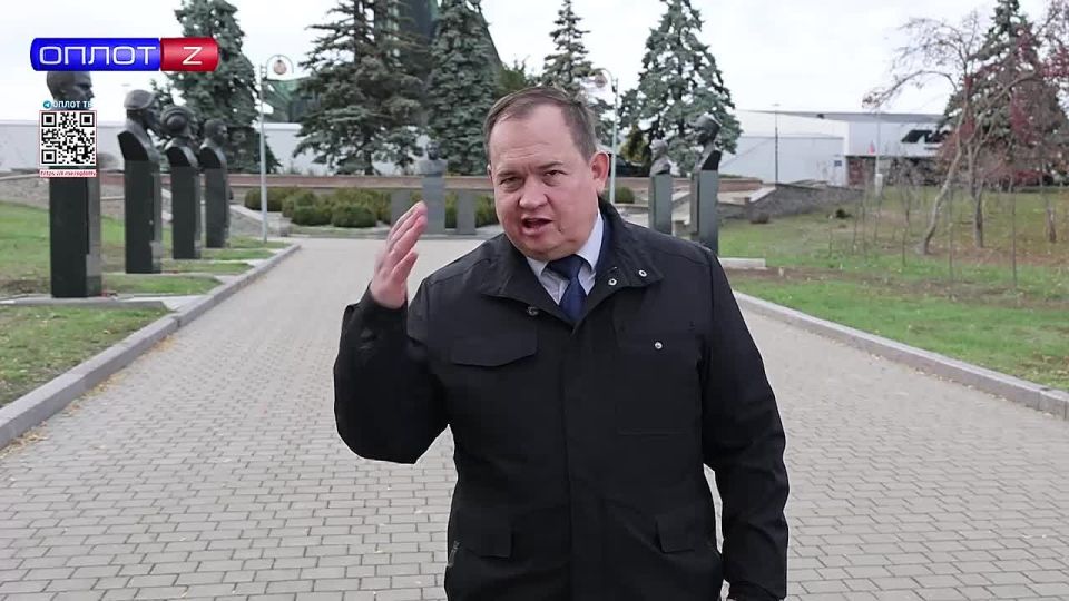 Жителей Донецкой Народной Республики с Днём народного единства поздравил Руководитель регионального исполнительного комитета партии «Единая Россия» и общественного движения «Донецкая Республика» Алексей Муратов