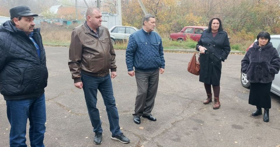 Сегодня, 5 ноября 2025 года, по поручению Главы Республики Дениса Пушилина, провел встречу с жителями по адресу: ул. Ломоносова, 4