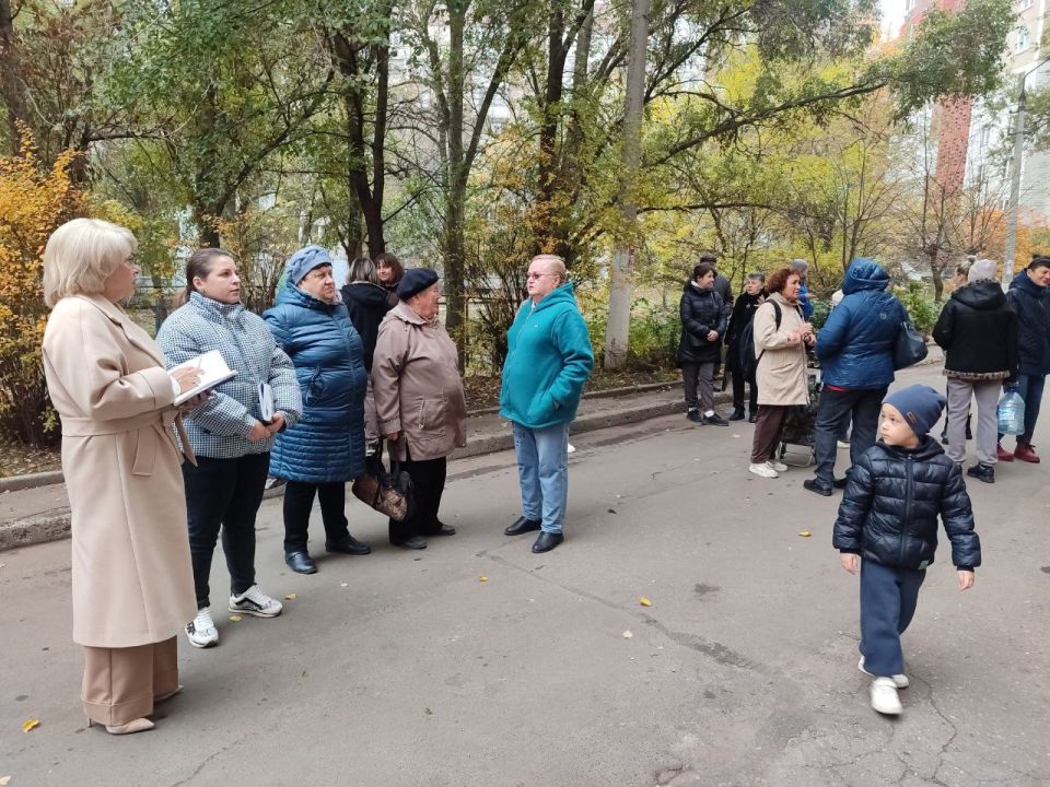 Сегодня, 5 ноября, по поручению Главы ДНР Дениса Пушилина, заместитель руководителя Управы Калининского внутригородского района Администрации городского округа Донецк Снежана Гоман совместно с депутатом Донецкого городского...