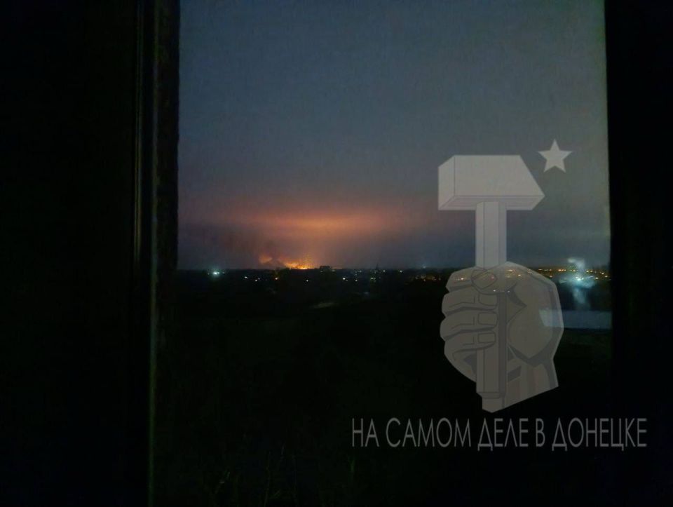 Сообщают о прилётах и пожаре в Донецке