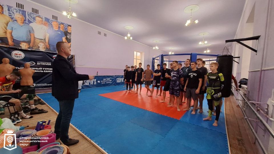 Сегодня депутат Старобешевского муниципального совета ДНР Партии «ЕДИНАЯ РОССИЯ» Александр Шевлюгин провел встречу с членами спортивно-патриотического клуба «СВАРОГЪ»