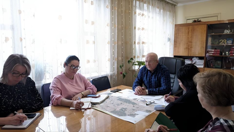 Наталья Бегуненко: Сегодня, 7 ноября, первый заместитель руководителя Управы Петровского внутригородского района Администрации городского округа Донецк Юрий Иванович Плахутин провел рабочее совещание с руководителями...