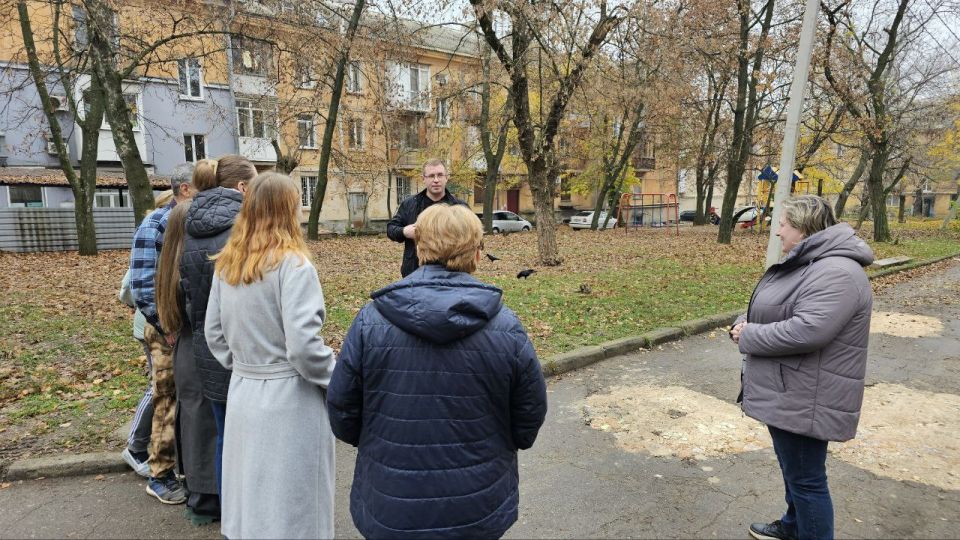 По поручению Главы ДНР Дениса Пушилина в Ворошиловском внутригордском районе продолжаются встречи с населением