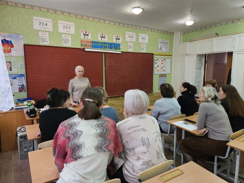 Представитель общественности Римма Чернина провела рабочую встречу с коллективом школы №125