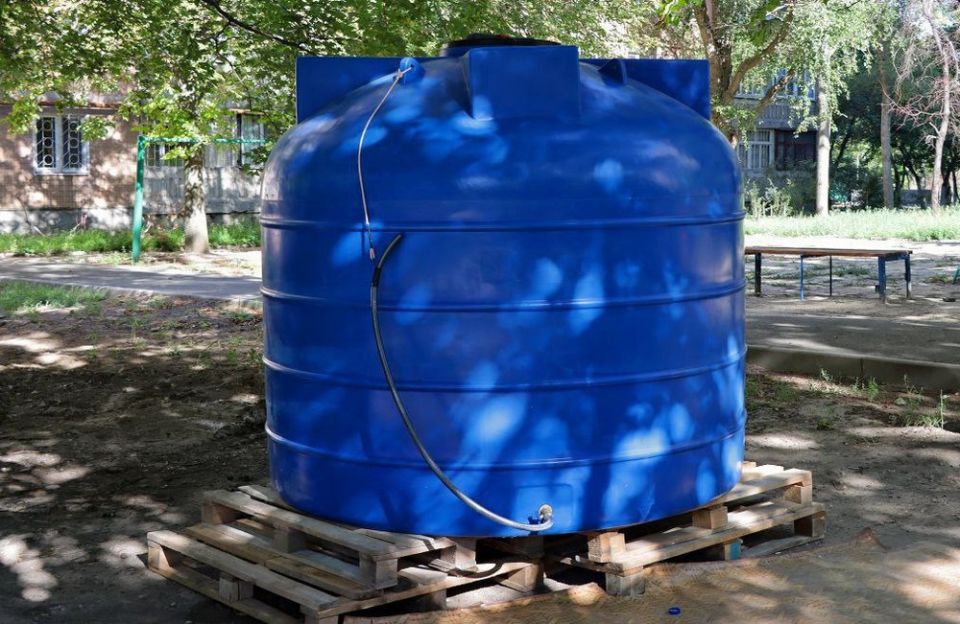 В Донецке продолжают устанавливать дополнительные емкости для технической воды