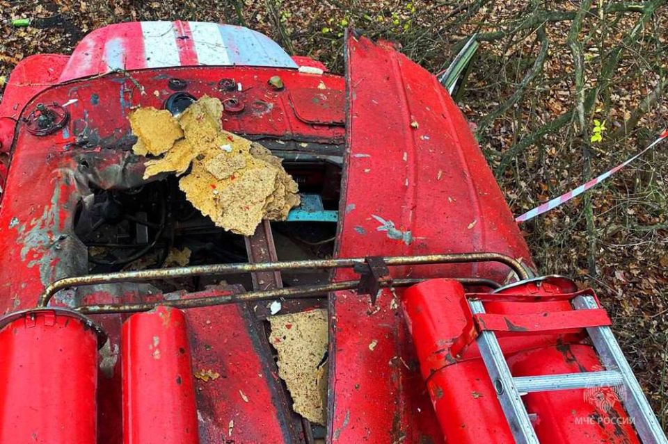 Последствия атаки БПЛА ВСУ на сотрудников МЧС в ДНР, в результате которой пострадали 4 человека