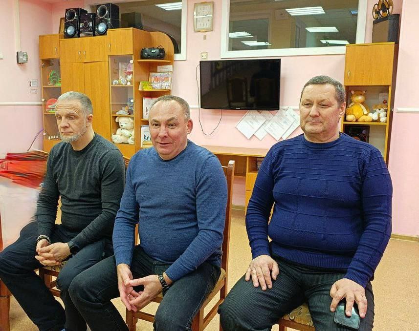 Михаил Меренков: Сегодня в рамках проекта «Управдом» совместно с депутатами Донецкого городского совета Николаем Тимченко и Эдуардом Момотом провели встречу с трудовым коллективом учреждения образования