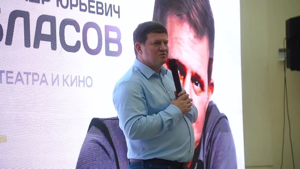 Актер Александр Обласов рассказал донецким школьникам и студентам о киноиндустрии