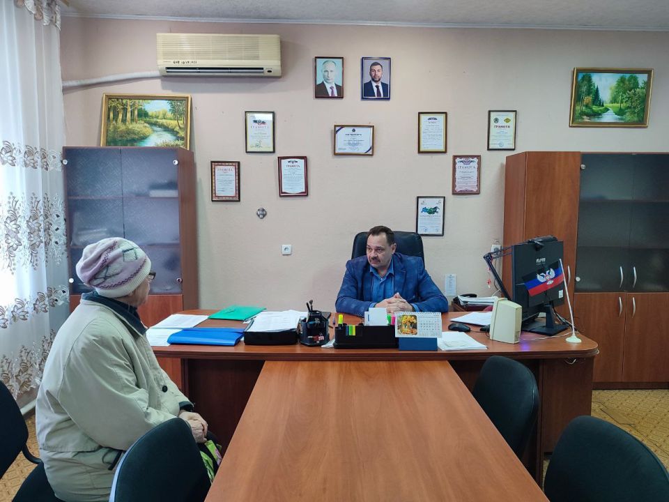 Сегодня, 13 ноября 2025 года, заместитель руководителя Управы Кировского внутригородского района Администрации городского округа Донецк ДНР Александр Дёмин провел личный прием граждан