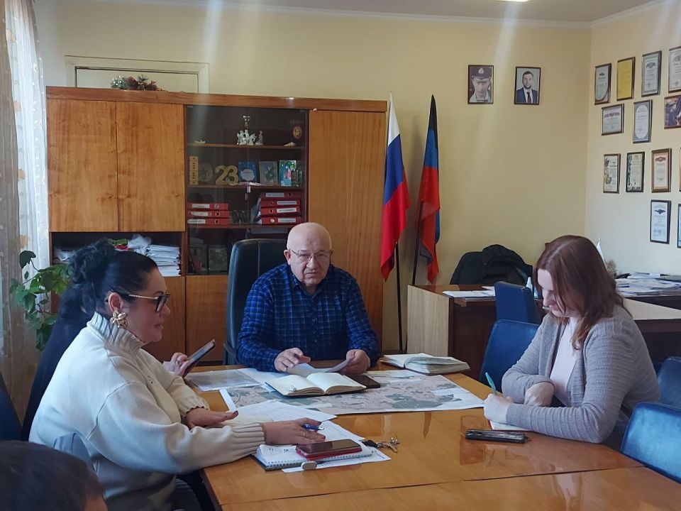 Наталья Бегуненко: Сегодня, 14 ноября, первый заместитель руководителя Управы Петровского внутригородского района Администрации городского округа Донецк Плахутин Юрий Иванович провел рабочее совещание с руководителями...