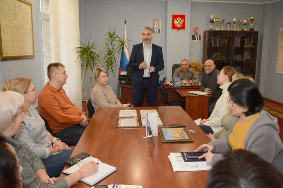 Алексей Дорофеев: Провел рабочую встречу с трудовым коллективом администрации Будёновского района города Донецка