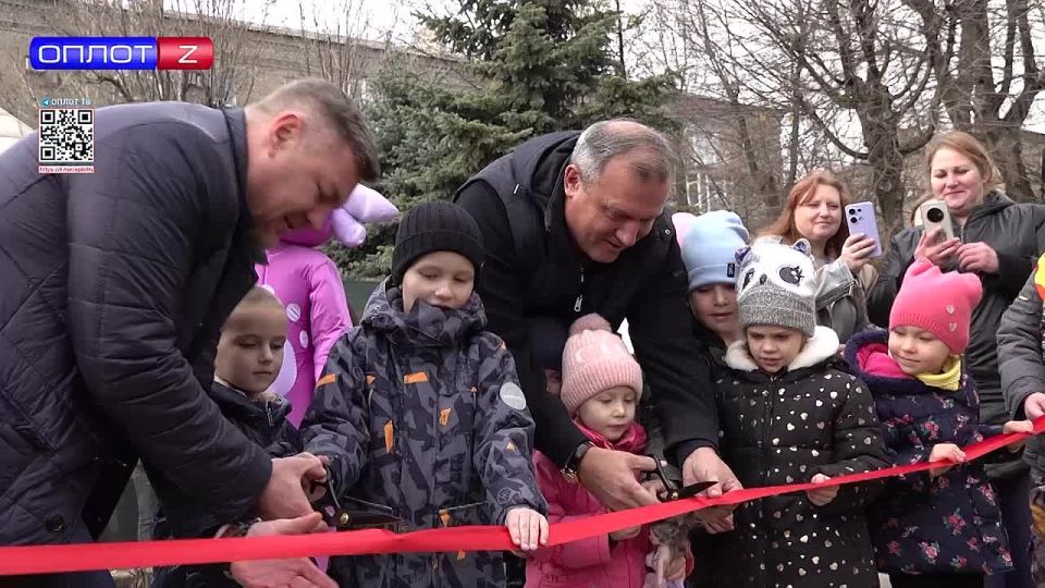 Новая детская площадка появилась в Донецке